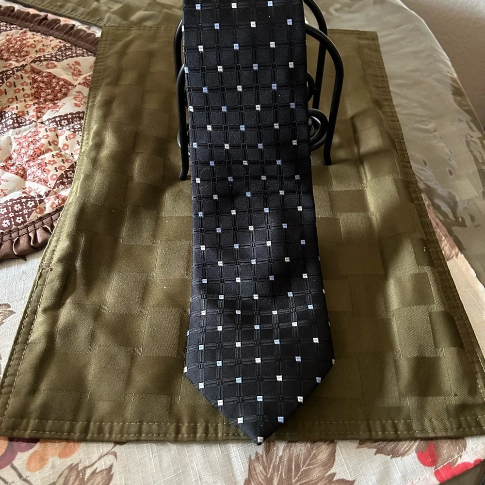 Bugatti Tie 100% Silk - Picture 1 of 2
